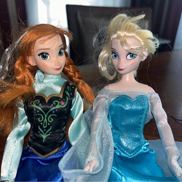 Disney Frozen Anna and Elsa Doll Set - Picture 1 of 9